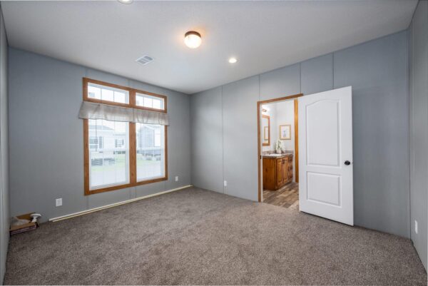 SINGLEWIDE SPOTLIGHT - Image 2
