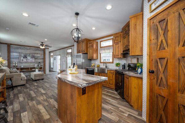 SINGLEWIDE SPOTLIGHT - Image 10