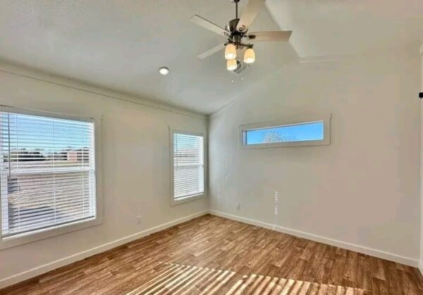 Used Platinum Cottages HUD - Image 4
